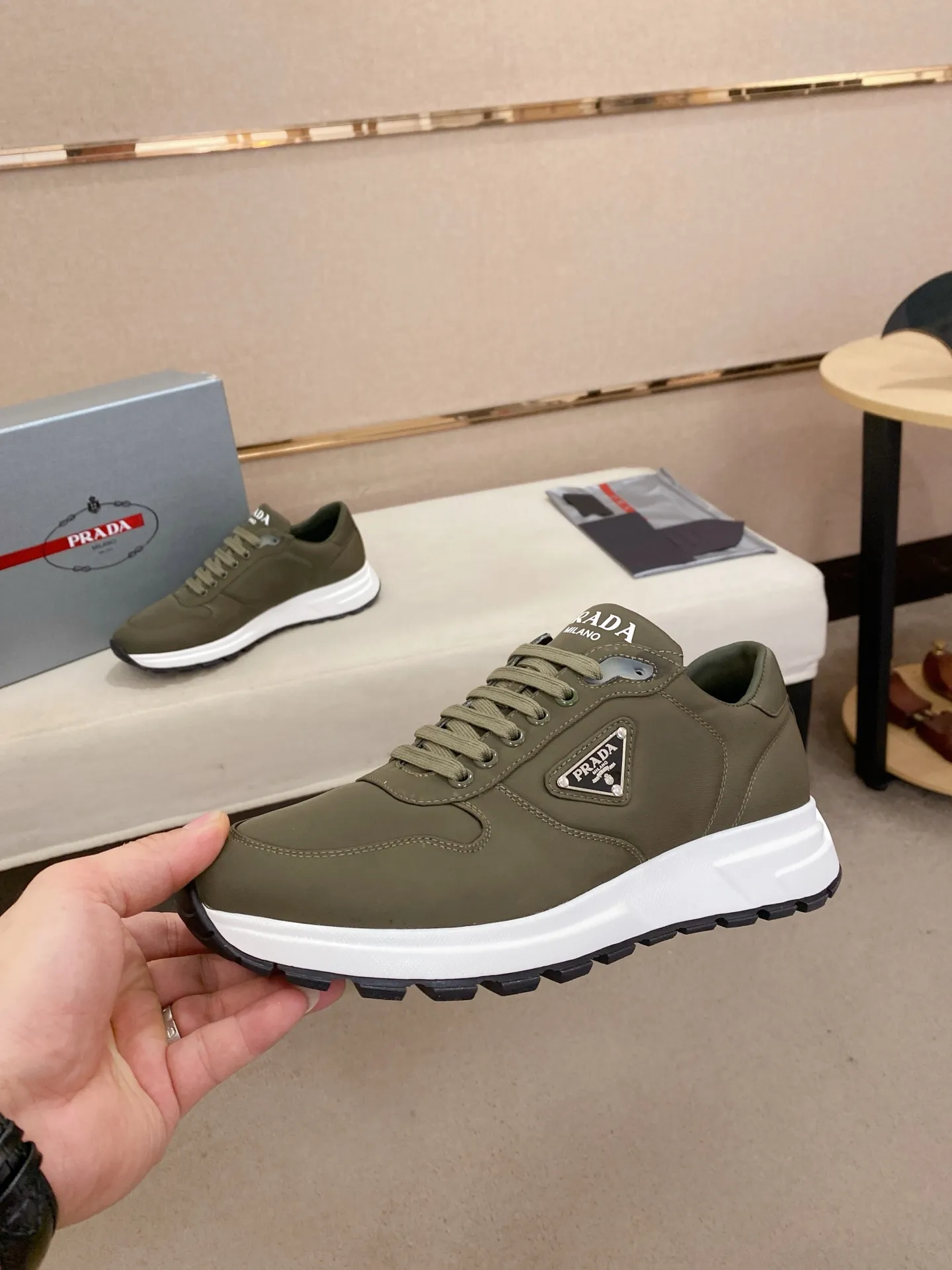 Factory price 540💰 ✔️✔️✔️High version High-quality new PRADA counters are on the market at the same time. The new men's shoes and 😘fabrics are selected from imported first-layer cowhide and are made by pure handcrafts. Lining: Full cowhide lining. 👍🏿 High-end ☄️ air-cushion molded anti-slip rubber outsole, exquisite lines, simple and elegant, comfortable and high-end for leisure travel. Code number: 38 to 44